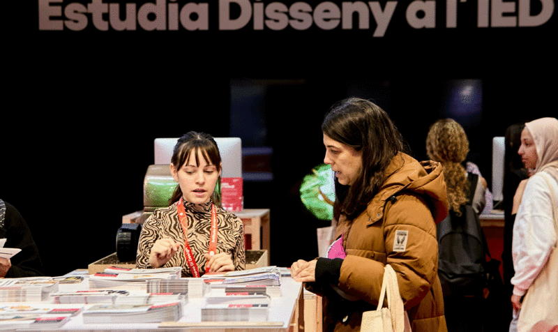 Young woman getting information at the IED Barcelona stand at the Saló de l'Ensenyament 2024